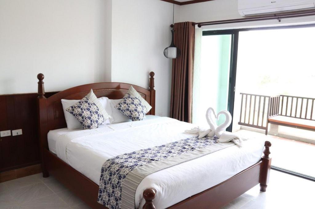 Thavisouk Riverside Hotel Vang Vieng Ngoại thất bức ảnh