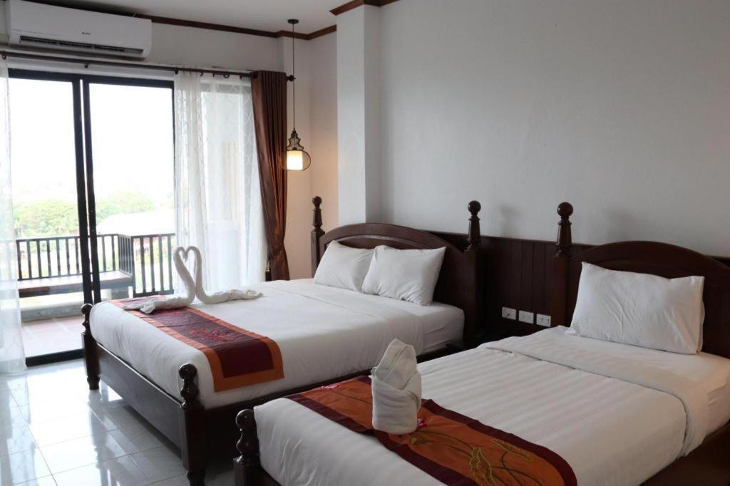 Thavisouk Riverside Hotel Vang Vieng Ngoại thất bức ảnh