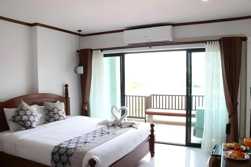 Thavisouk Riverside Hotel Vang Vieng Ngoại thất bức ảnh