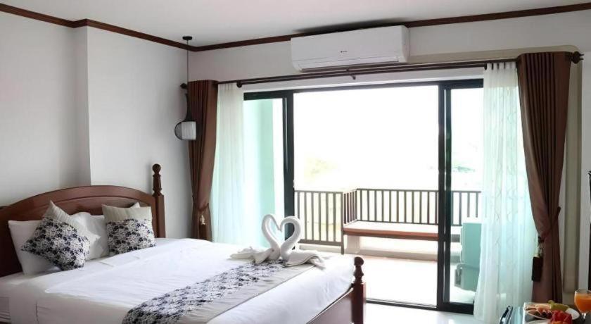 Thavisouk Riverside Hotel Vang Vieng Ngoại thất bức ảnh
